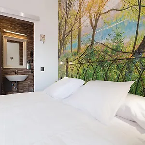 Salamandra Plaza Bed & Breakfast